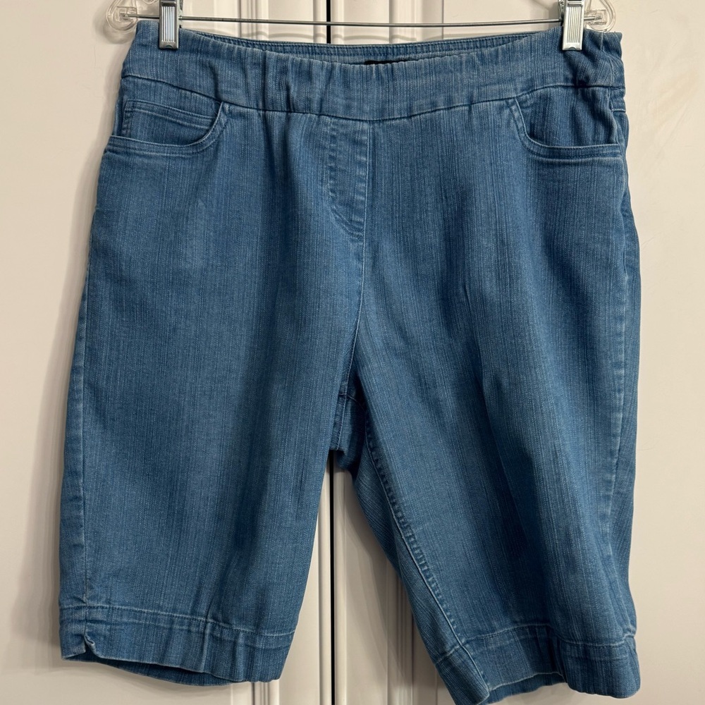 VENUS Women’s Size XL Pull-On Elastic Waist Medium Wash Denim Bermuda Shorts
